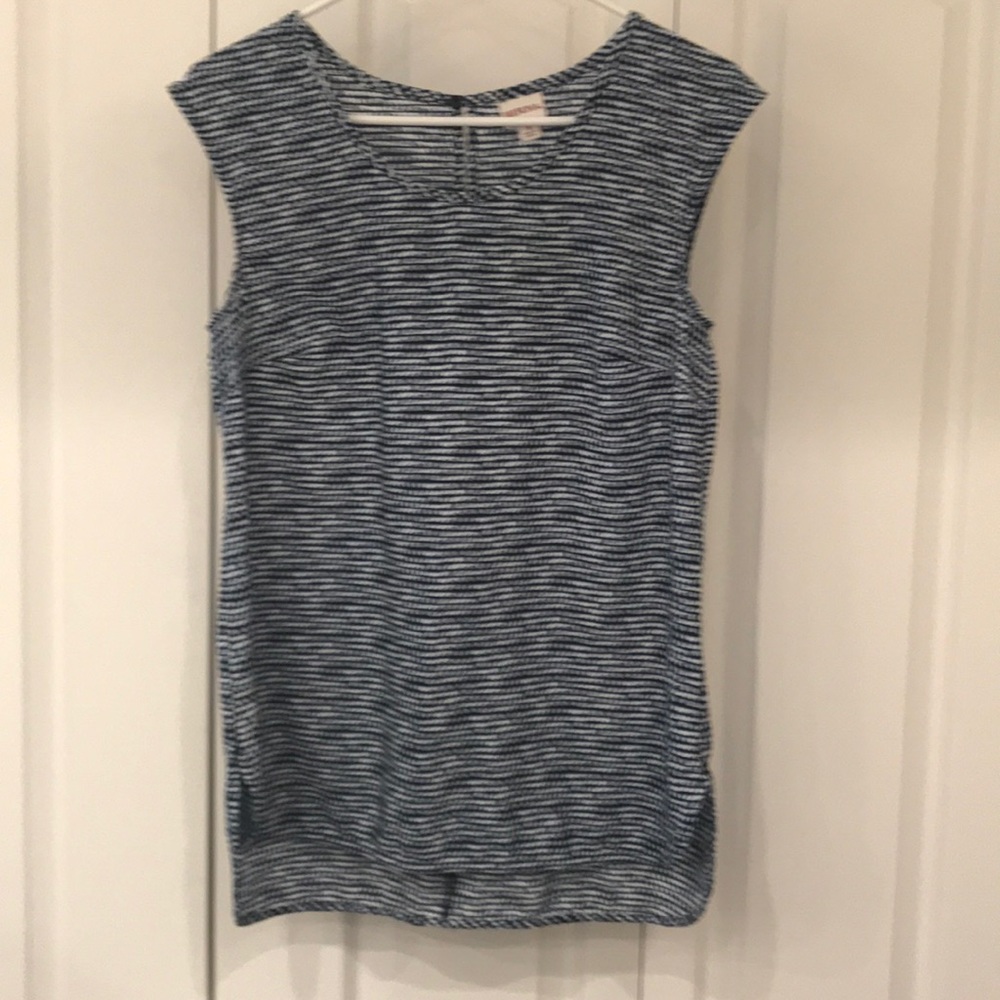 Blue/white woven print blouse